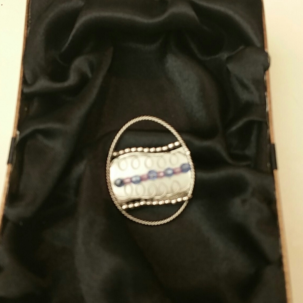 Easter pin